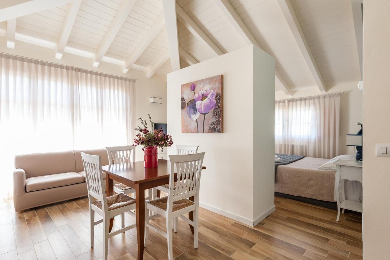 Appartamento Le Residenze Chianni Esterno foto